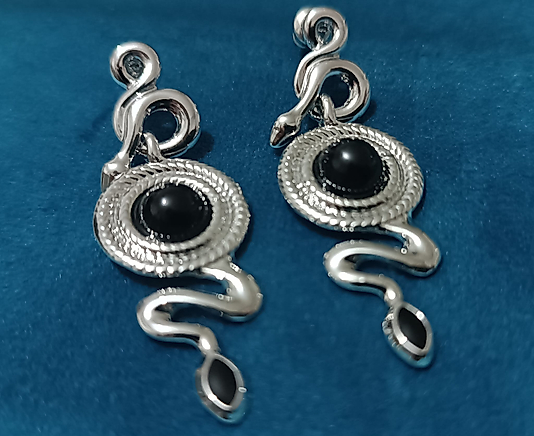 Siyah Taş Yılan Küpe